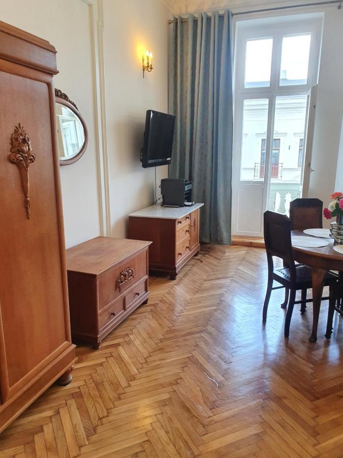 Prestige Aparthotel Piotrkowska 82 - Wyjatkowy Widok Na Deptak Łódź Kültér fotó